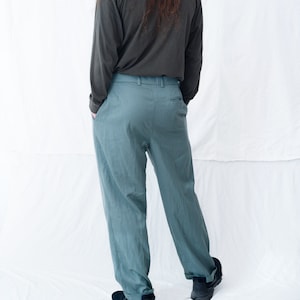 VINTAGE HOSE - Vintage 90er Jahre Hose mit geradem Schnitt in Khaki Grün