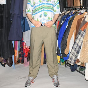 VINTAGE HOSE - Vintage 90er Jahre klassische Bundfaltenhose in khaki grün