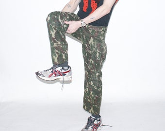 VINTAGE TROUSERS - Vintage 90s desert camo cargo trousers in beige