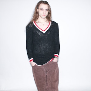 VINTAGE JUMPER - Vintage 90s deep-v jumper in black