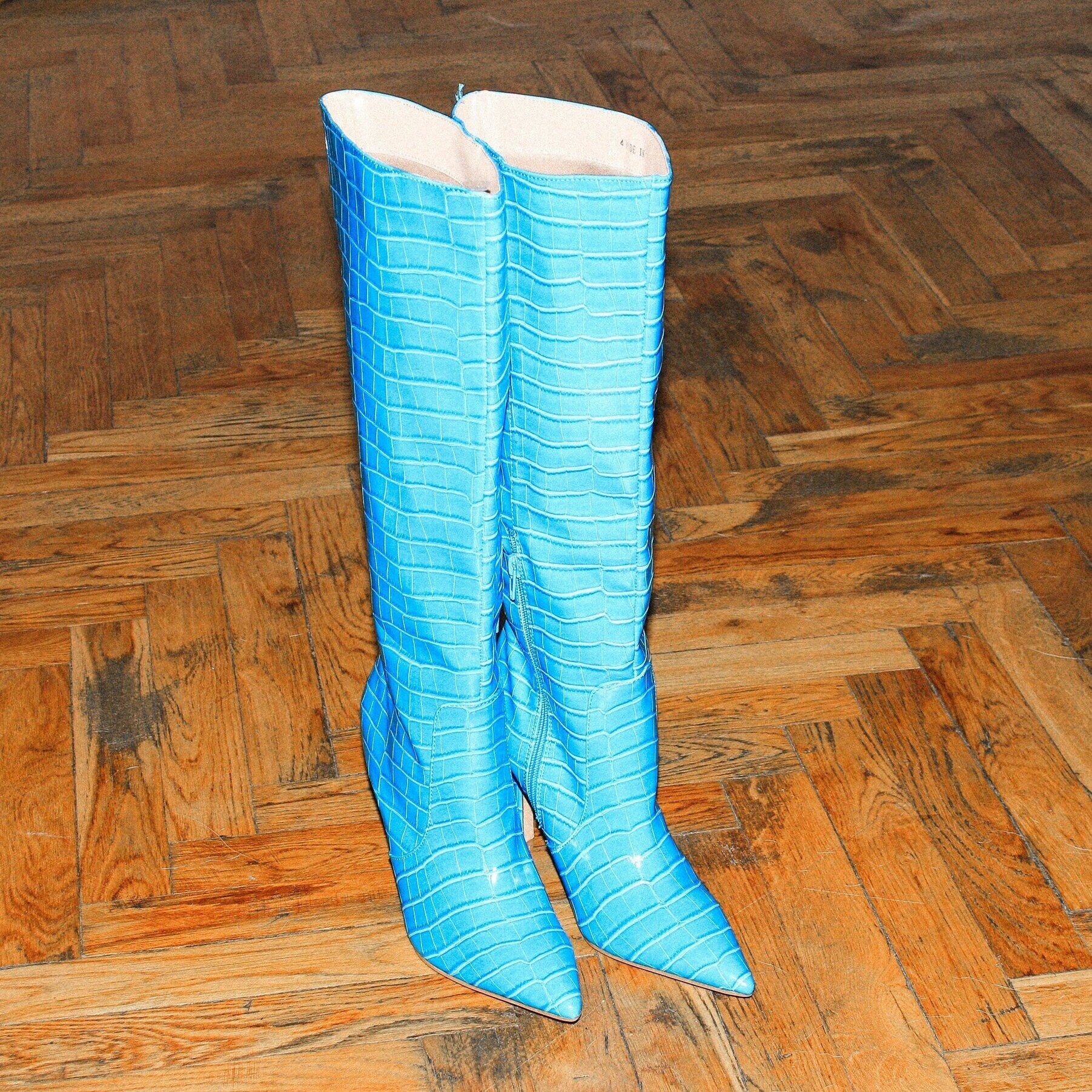 VINTAGE BOOTS - Vintage Y2K alligator print high boots in blue