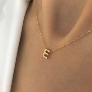 Colar de letras de ouro | Colar de charme | Jóias Minimalistas | Colar Pingente | Presente para ela | Presente Mãe | Presente personalizado