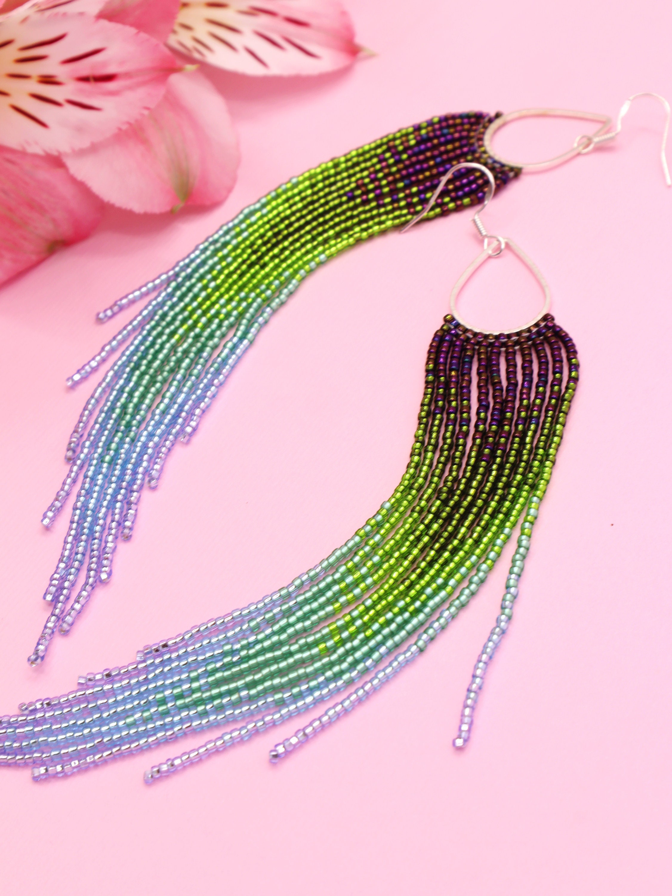 Ensemble collier plastron et boucles d'oreilles en cristal avec perles