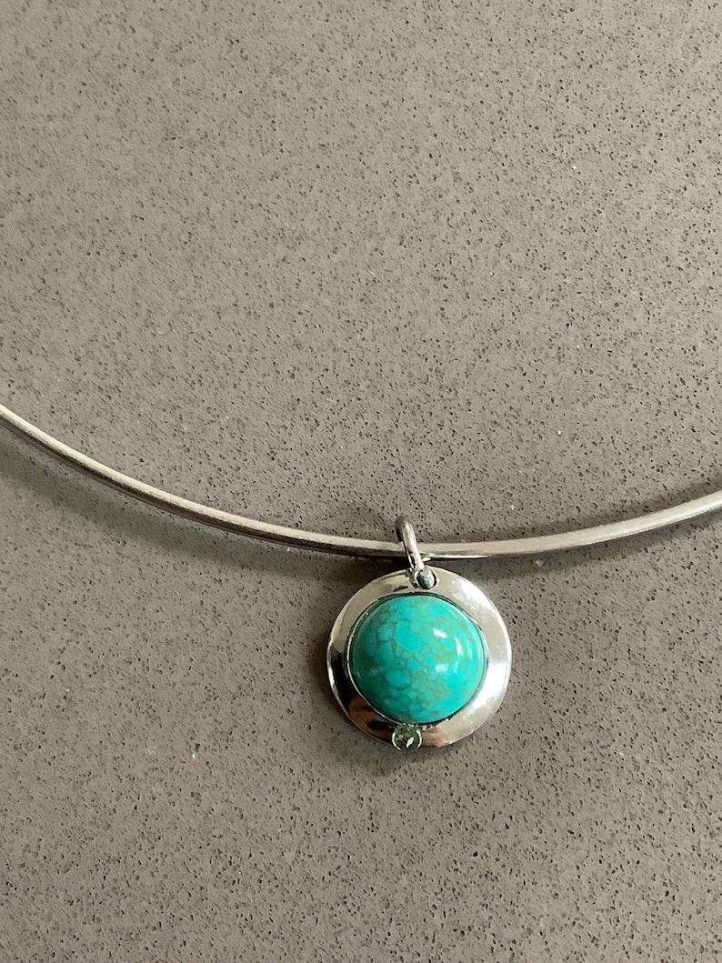 Torque Turquoise Color Retro Silver Tone Turquoise Round Cabochon Peridot Pendant Wire Torque ...