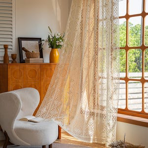 Anpassade bohemiska beige virkade blommor spetsgardiner, transparenta gardin, lantlig ljusfiltrerande köksgardin, halvtransparenta cafégardiner