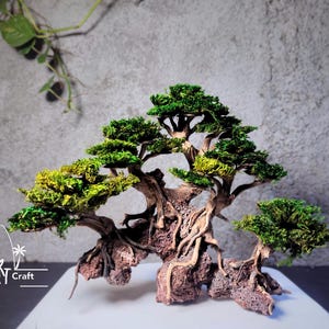 Handgefertigter Wurzel-Bonsai Baum: Zen-Dekor mit konserviertem Moos