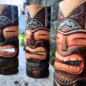 Polynesian Inspired Tiki Masks – Set of 5 Colorful Hand Painted Wooden Wall Hangings for Home Bar, Man Cave, Coastal Retreat, Bar or Lounge