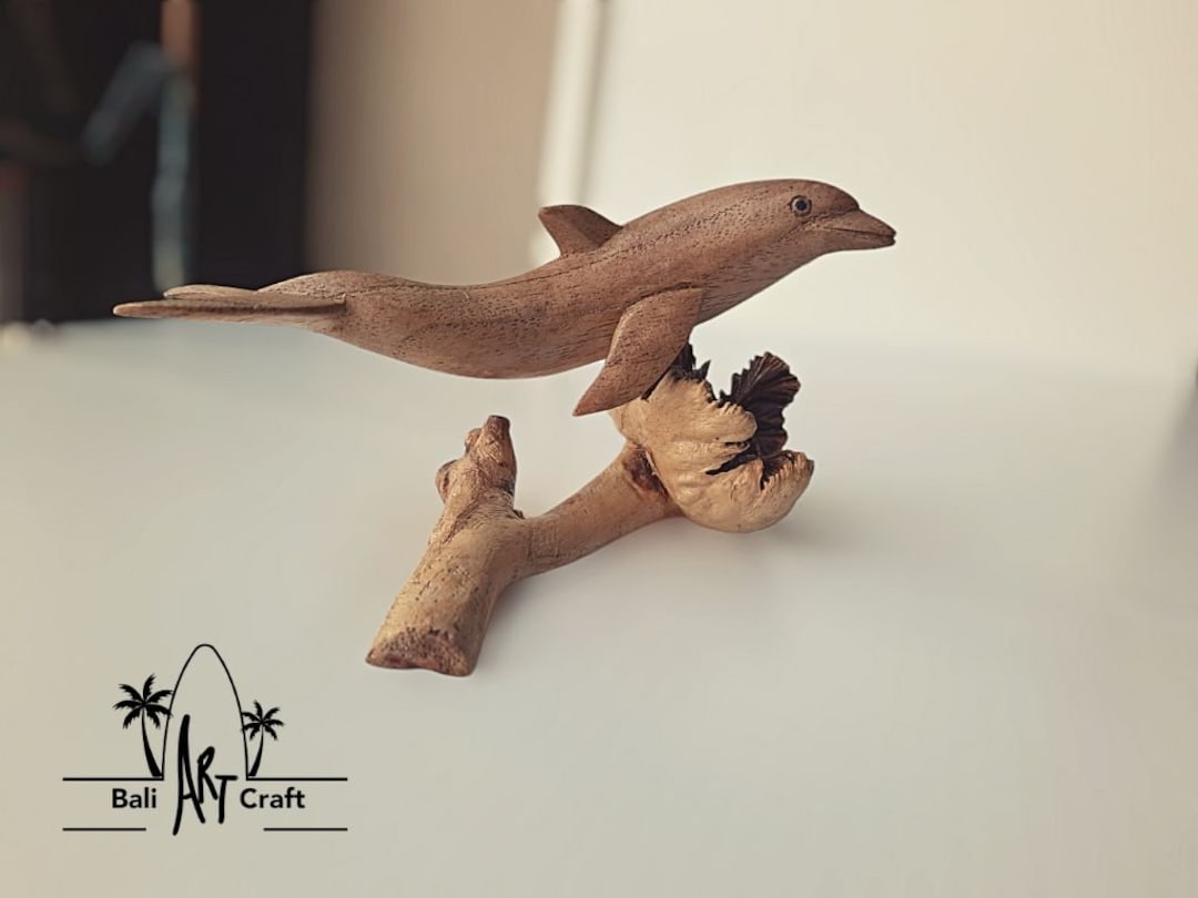 手作りのジェンピニス木製イルカ彫刻：寄生木ベース - Etsy 日本