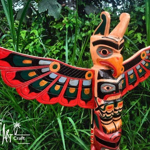 Totem in legno intagliato a mano: aquila bianca da 39&quot;, Pacific Northwest Art, rosso antico naturale