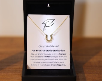 Lyckahalsband för examen i årskurs 5, Anpassad examen i årskurs 5-flickor, Gåva till grundskolan, Hästskohalsband för dotter i årskurs 5