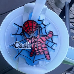 Adorno para taza Stanley de Spider-Man hecho a mano: accesorio acrílico para tapa de bebida