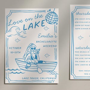 Puede incluir: Invitaci&oacute;n de dos caras para un fin de semana de despedida de soltera. El lado izquierdo presenta una ilustraci&oacute;n azul de una mujer en un bote con el texto "Love on the Lake" y "Emilia's Bachelorette Weekend". El lado derecho enumera los detalles del fin de semana.
