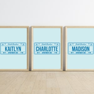Arte de pared con nombre de compañero de cuarto personalizado, obra de arte para dormitorio, decoración de casa universitaria, arte de pared con nombre azul, apartamento universitario, impresión con nombre de compañero de cuarto