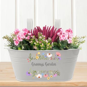 Gepersonaliseerde verjaardag plantenbak, verjaardagscadeau, gepersonaliseerde plantenpot, oma's tuin plantenbak, metalen plantenbak, oma cadeau, oma, oma