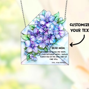 Larkspur Blumenbuchstaben Fensterdekor, Briefe an Mom Acrylfensterbehang, Kunstdekoration, Geschenk für sie, Muttertag, Mom Geschenk