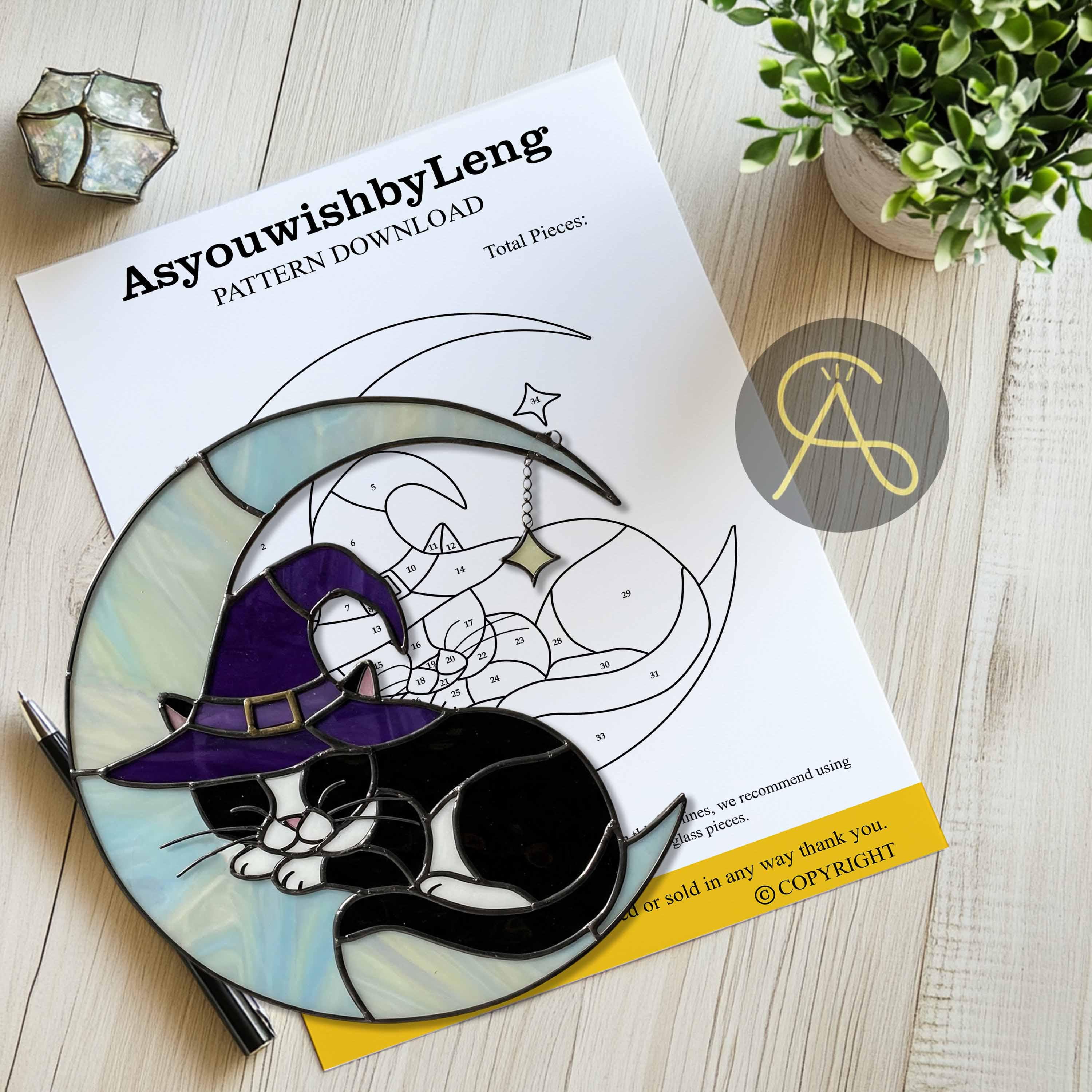 月の上で眠る黒猫のステンドグラス図案：魔女のサンキャッチャー（PDF