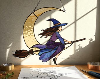 Patrón de vitral de bruja en la luna: Divertido atrapasol DIY (Descarga PDF tamaño A4)