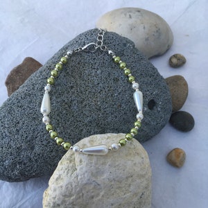 Delicate Pearl Bracelet