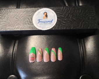 Ongles à presser scintillants roses : ongles verts de la sororité