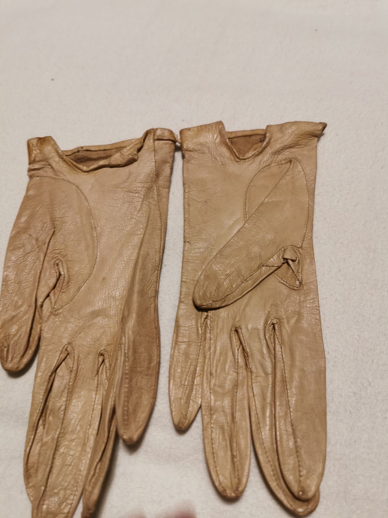 Vintage tan coloured leather gloves with beautifully detailing Etsy