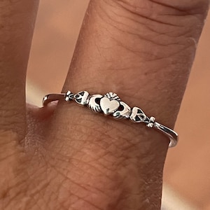 Anillo Claddagh celta de plata de ley
