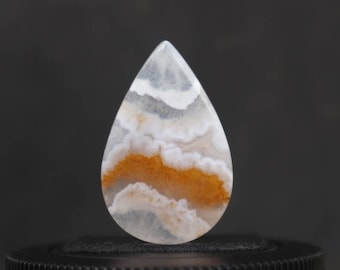 Dentelle blanche d'agate : pierre en forme de larme (37 mm)