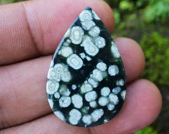 Cabujón de ágata uva en forma de lágrima (35 x 23,5 x 5 mm)