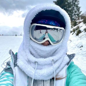 Capucha de sherpa blanca que se adapta al casco, pasamontañas, capucha de casco hecha a mano, capucha de snowboard, capucha de vellón acogedor, capucha de esquí de invierno, tendencia actual