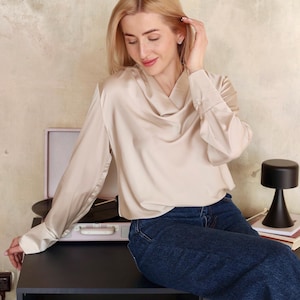 Blusa elegante de seda, blusa con cuello vuelto, camisa de seda de manga larga, blusa de satén marsala, blusa formal para mujer, blusa de seda para oficina, camisa para mujer