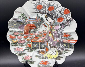 Vintage Hanging Imari Plate, Geisha in a Garden, Pagoda, Scalloped Edge, Beautiful Detail on Back