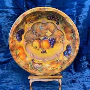 Beautiful, Unique Vintage Daher Decorated Ware English Tin Bowl