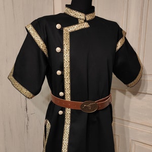 Buttoned Kaftan with trim in several colors - reenactment, larp, fantasy, archer garbs