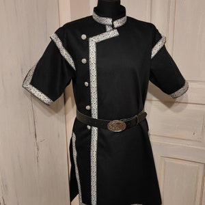 Buttoned Kaftan with trim in several colors - reenactment, larp, fantasy, archer garbs