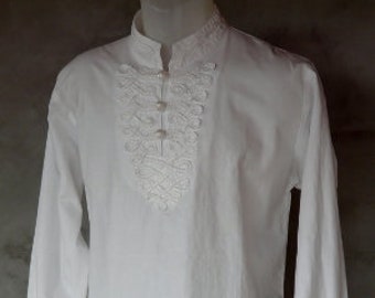 Camisa de hombre blanca con decoración de cordón de corte, larp, fantasía, arquero, noble, real