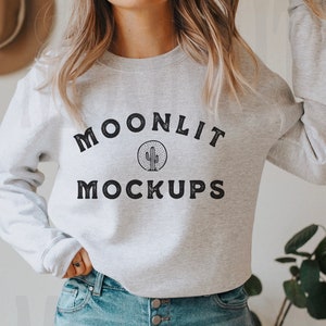 Gildan 18000 Sweatshirt Mockup - Ash - Heavy Blend Sweatshirt - Modell Mockup - Ash Mockup - Ash Sweatshirt Mockup
