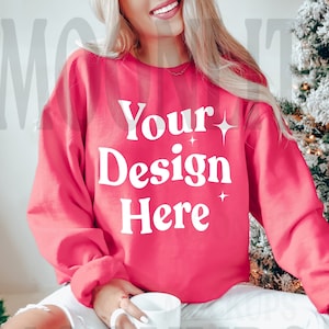 Gildan 18000 Sweatshirt Veiligheid Roze Mockup - Kerst Sweatshirt Mockup - Veiligheid Roze Mockup - Veiligheid Roze Mockup - Veiligheid Roze Mockup