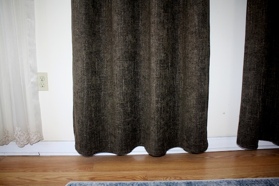 A s&ouml;t&eacute;t &eacute;s neh&eacute;z f&uuml;gg&ouml;ny&ouml;ktől kisebbnek tűnik a t&eacute;r