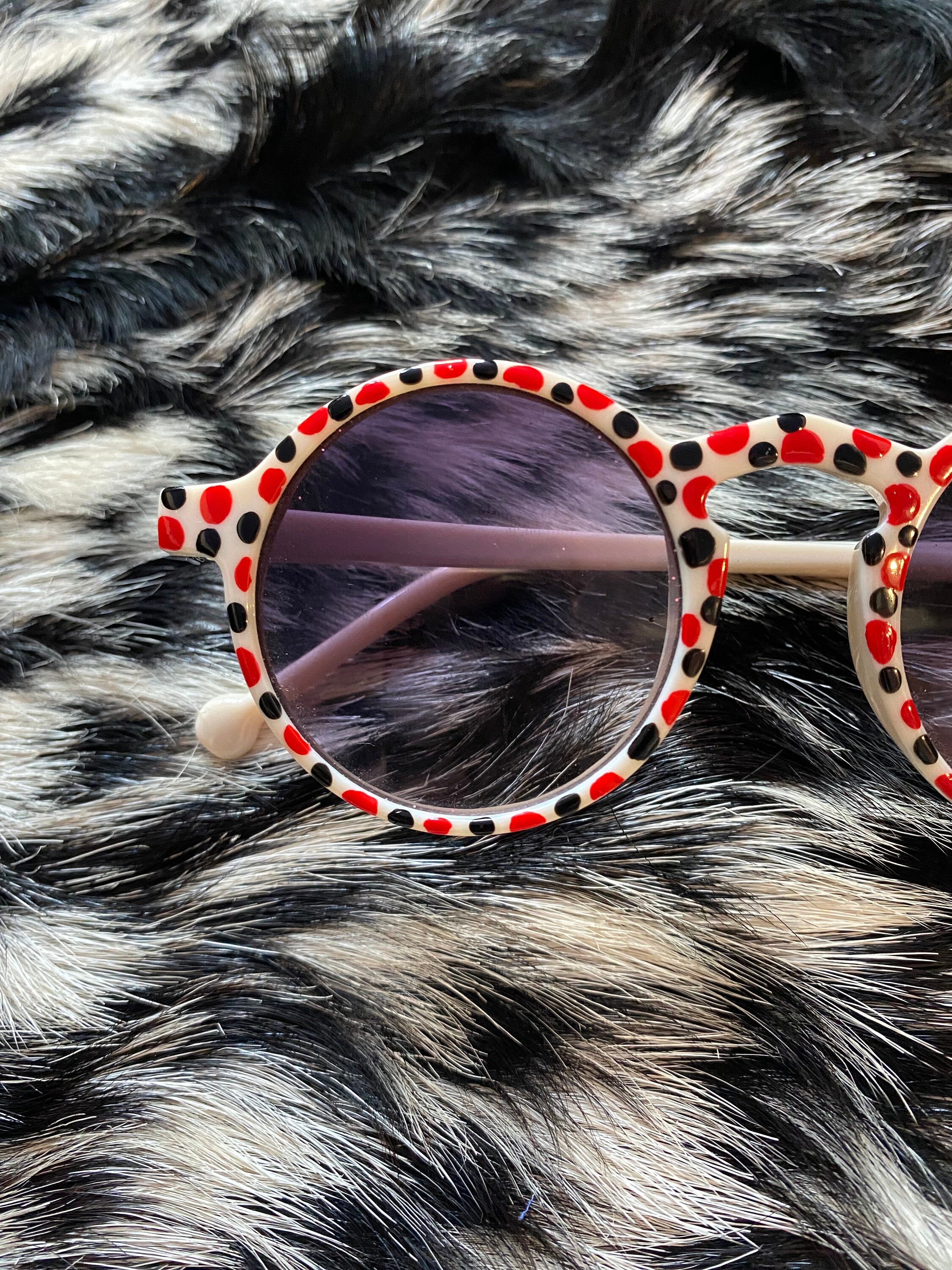 Black and Red Polka Dot Handpainted Vintage Sunglasses - Etsy display picture 2