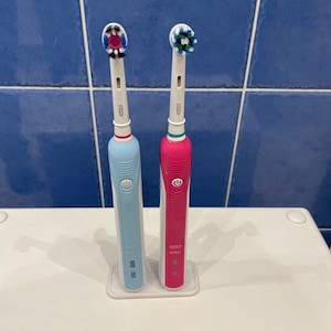Elektrozahnbürstenständer für 5, 4, 3, 2, 1 Braun Oral B Elektrozahnbürsten weiss, schwarz und Marmoreffekt