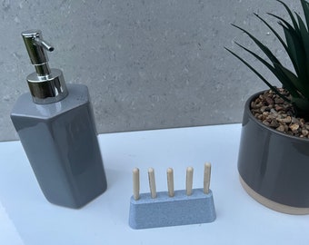 Interdental brush stand for 5 Humble bamboo brushes