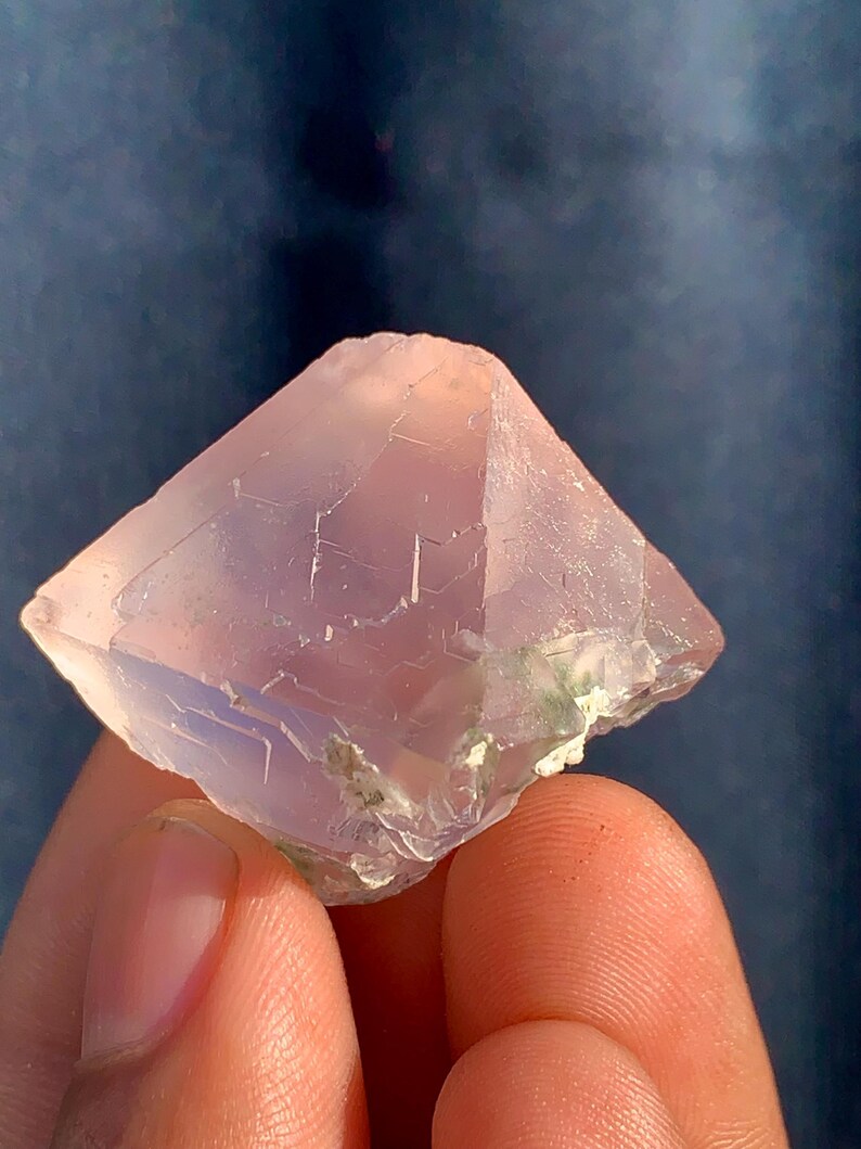 148 c.t Dark Pink Fluorite Crystal Specimen-Minerals-Rocks-Gemstones-Rough-Antique-Jewllery-Raw-Natural-Healing-Chakra Stone-Rare-Facet-Cut. image 7