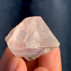 148 c.t Dark Pink Fluorite Crystal Specimen-Minerals-Rocks-Gemstones-Rough-Antique-Jewllery-Raw-Natural-Healing-Chakra Stone-Rare-Facet-Cut. image 10