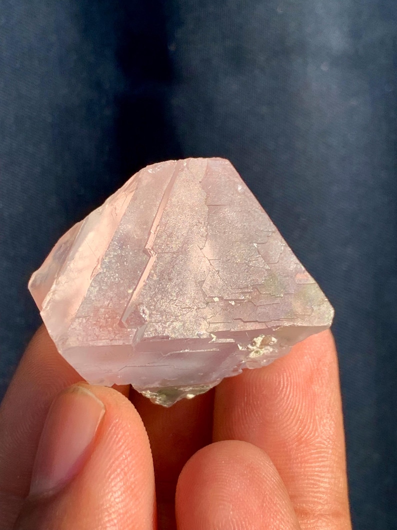 148 c.t Dark Pink Fluorite Crystal Specimen-Minerals-Rocks-Gemstones-Rough-Antique-Jewllery-Raw-Natural-Healing-Chakra Stone-Rare-Facet-Cut. image 10