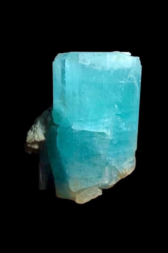 4320 Natural Beautiful Complete Dark Blue Aquamarine Crystal