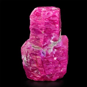 32 c.t röd rubinkristall - ädelstenar - grova stenar - sällsynta antika smycken - läkning - råa - obehandlade - naturliga mineraler - museikvalitet - fasett - ädelsten.