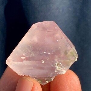 148 c.t Dark Pink Fluorite Crystal Specimen-Minerals-Rocks-Gemstones-Rough-Antique-Jewllery-Raw-Natural-Healing-Chakra Stone-Rare-Facet-Cut. image 5