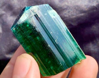 216 kt natuurlijk blauwachtig groene toermalijn kristal-specimen-mineralen-ruwe edelstenen-facet-slijpstenen-antieke-sieraden-huisdecoraties.
