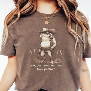 Funny Frog Comfort Colors Shirt, Cowboy Frog T-Shirt, Ironic Frog Meme Tee, Western Toad T Shirt,Frog Lover Gifts Funny Gift for Frog Lovers