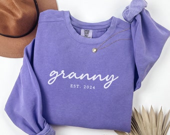 Comfort Colors Granny Sweatshirt, Custom Grandma Sweater, Minimalist Grandmother Shirt, Mothers Day Gift for Grandma, Mimi Crewneck, Nana