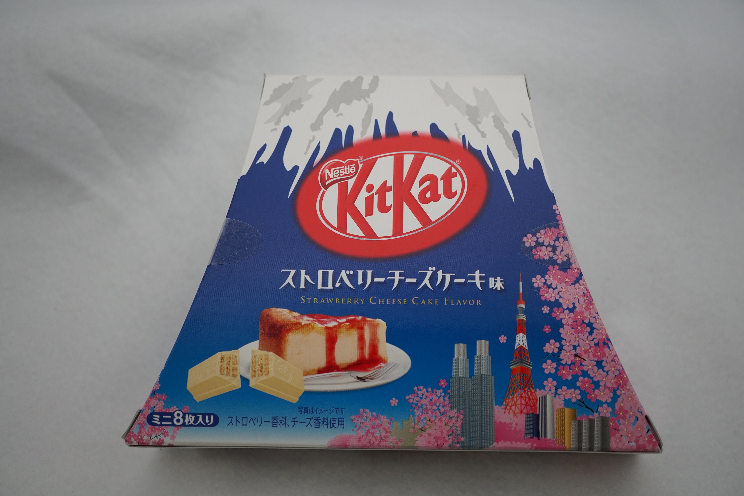 Kitkat, Strawberry Cheesecake Flavor fuji Type1box 8 Pc Japanese Rare